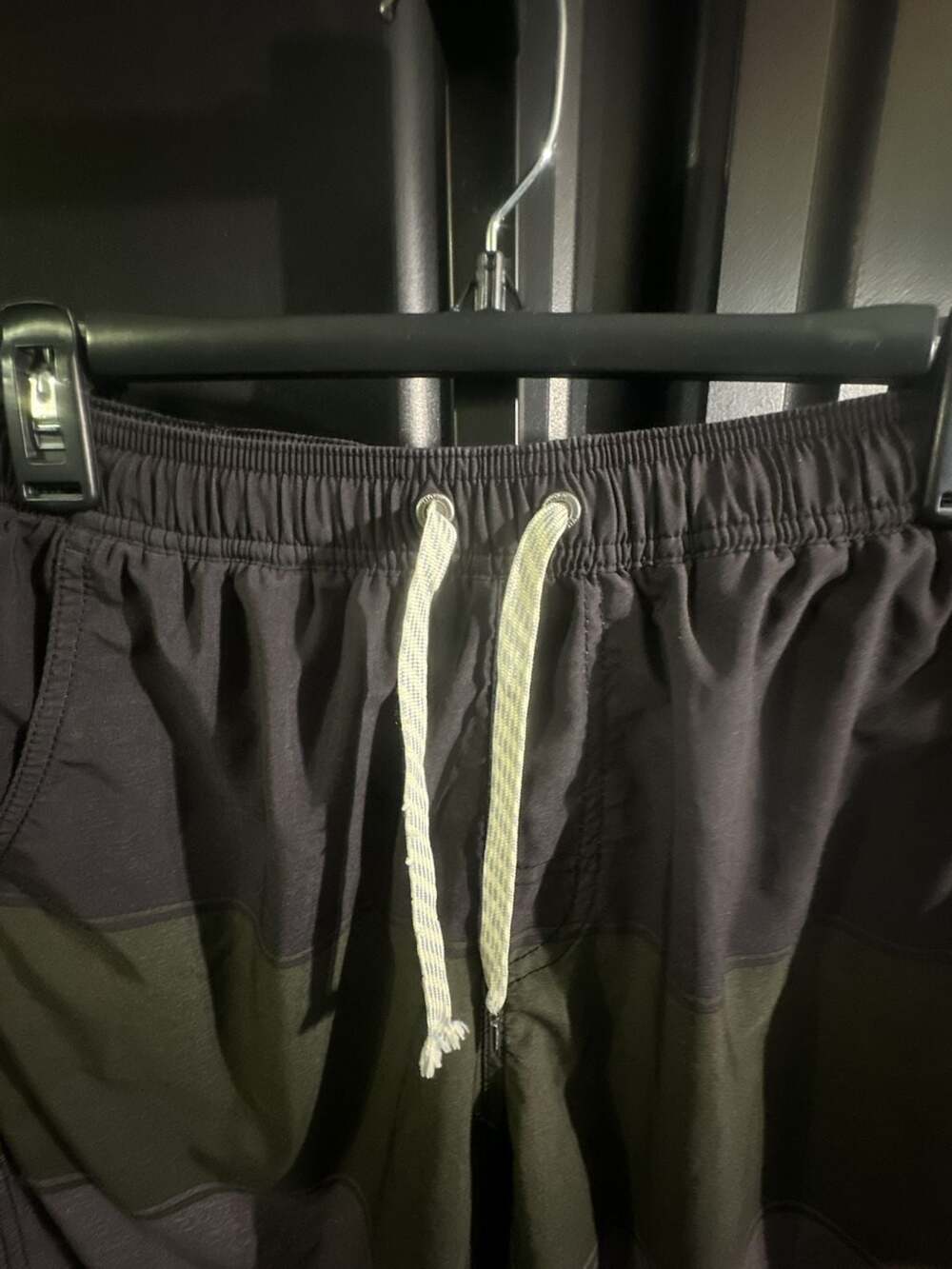 Vuori Kore Athletic Performance Shorts, Color Block Design, Drawstring Waist#744 - Picture 3 of 6
